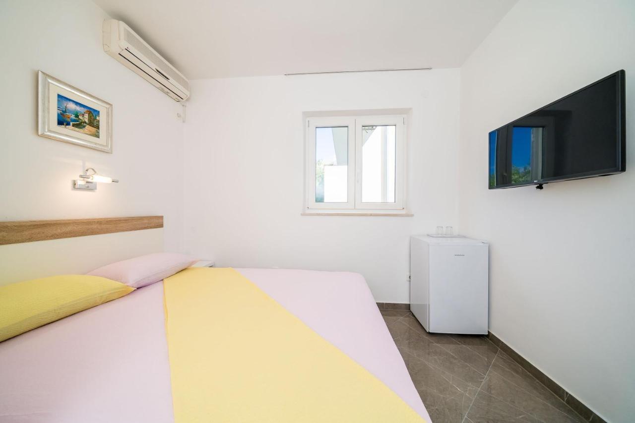 Rooms & Apartments Barisic Mlini Habitación foto