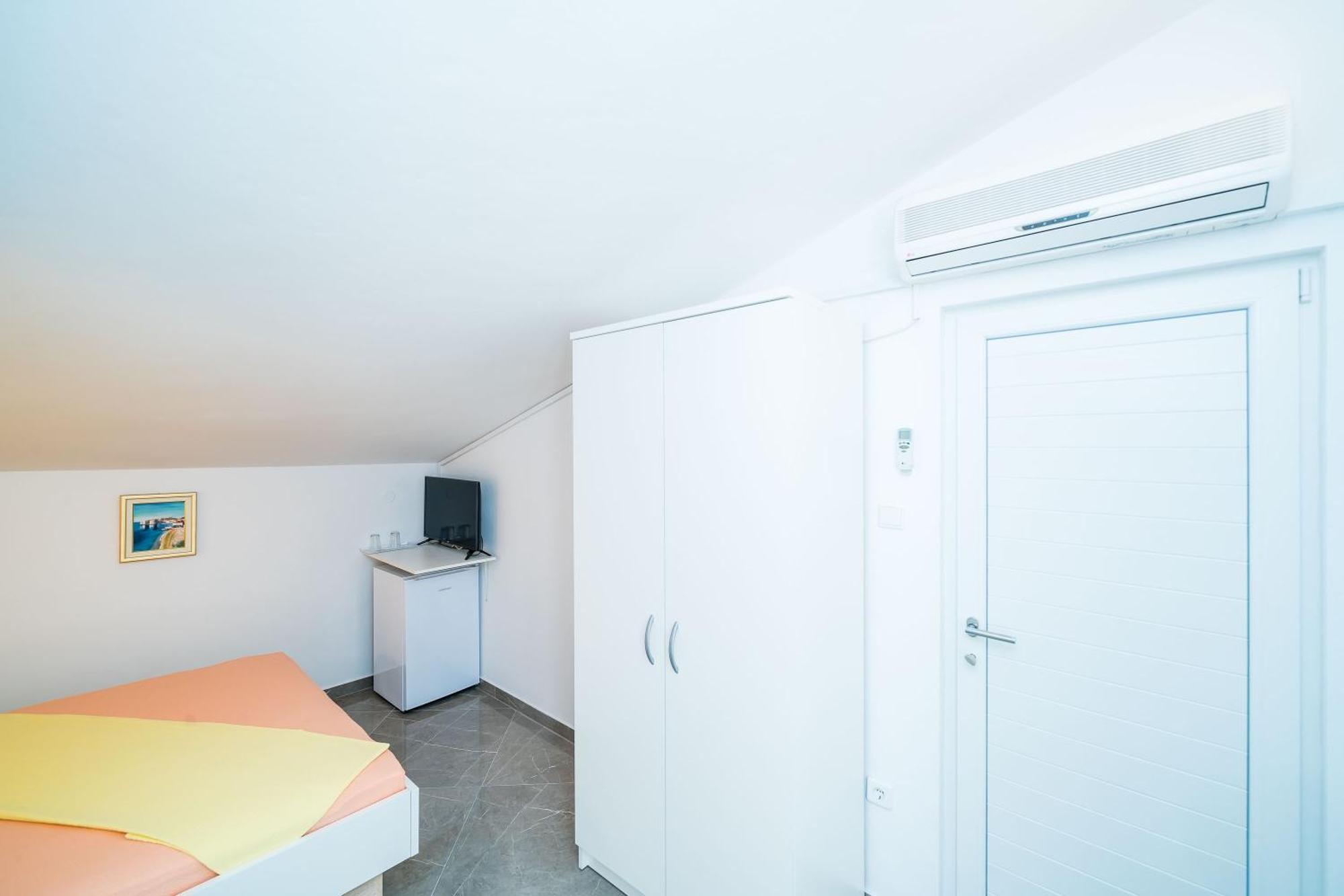 Rooms & Apartments Barisic Mlini Habitación foto
